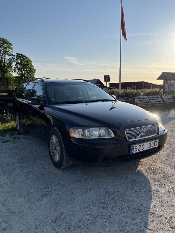 Svart Begagnad 2007 Volvo V70 Kinetic Kombi | 15 000 kr (Superpris) - Bild 1/2