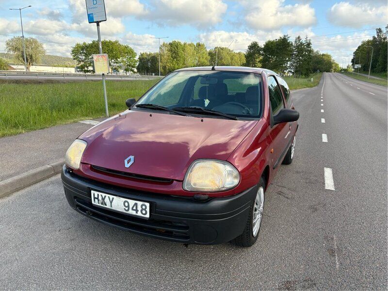 Röd Begagnad 2000 Renault Clio II Halvkombi | 17 900 kr (Marknadspris) - Bild 1/4