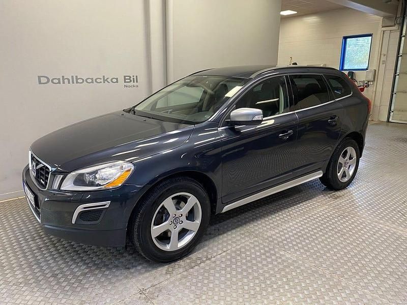 Grå Begagnad 2012 Volvo XC60 R-Design SUV | 160 000 kr (Marknadspris) - Bild 1/4