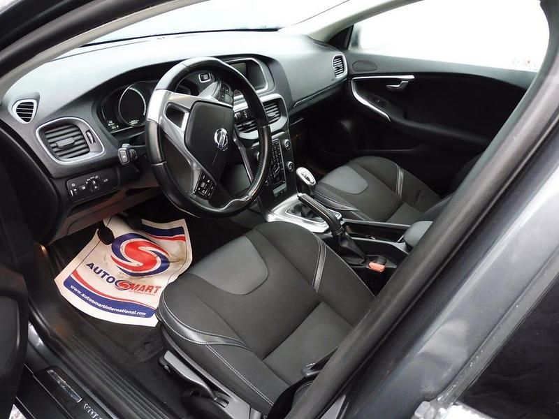 Begagnad Volvo V40 115 HK (84 kW) 2014 Grå metallic