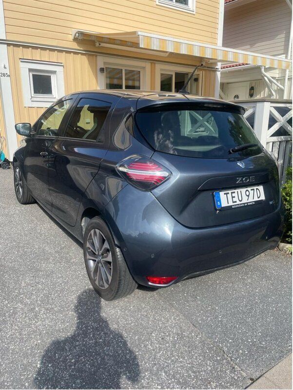 Grå Begagnad 2020 Renault Zoe Intens Halvkombi | 149 999 kr (Marknadspris) - Bild 1/4