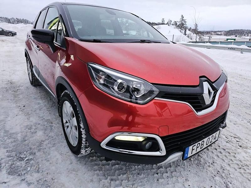 Svarttak/orangeruntom Begagnad 2015 Renault Captur SUV | 115 900 kr (Marknadspris) - Bild 1/4