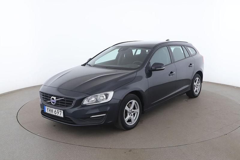 Grå Begagnad 2016 Volvo V60 Kinetic Kombi | 147 000 kr (Bra pris) - Bild 1/3