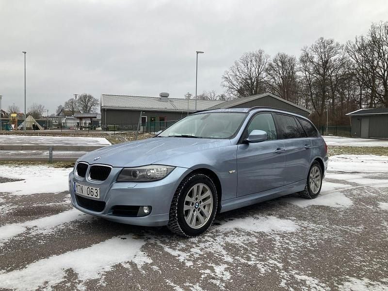Begagnad 2012 BMW 320 Kombi | 59 500 kr (Superpris) - Bild 1/4