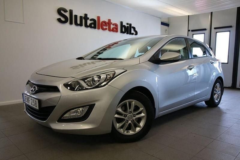 Silver Begagnad 2015 Hyundai i30 Halvkombi | 119 900 kr (Marknadspris) - Bild 1/4