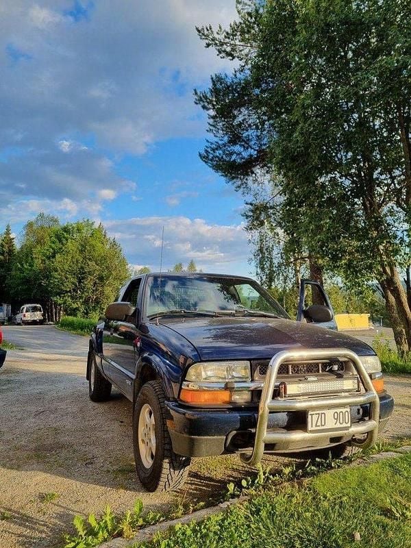 Blå Begagnad 2002 Chevrolet S10 Sedan | 44 000 kr - Bild 1/4