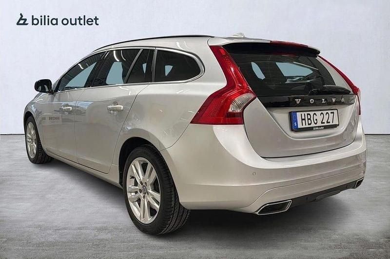 Begagnad Volvo V60 Momentum 190 HK (139 kW) 2018 Silver Kombi