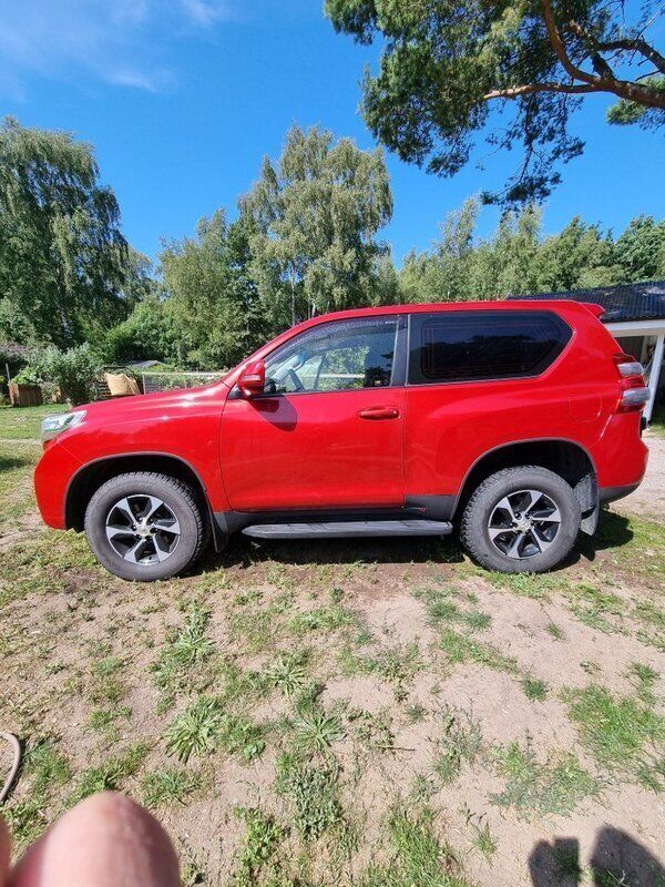 Röd Begagnad 2016 Toyota Land Cruiser SUV | 250 000 kr - Bild 1/4