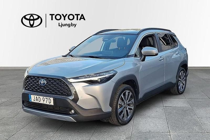 Silver Begagnad 2022 Toyota Corolla Cross Executive SUV | 399 000 kr (Marknadspris) - Bild 1/3