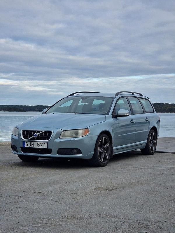 Blå Begagnad 2008 Volvo V70 Momentum Kombi | 39 500 kr (Marknadspris) - Bild 1/4