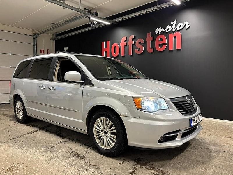 Grå Begagnad 2012 Lancia Voyager Minibuss | 52 900 kr (Marknadspris) - Bild 1/4