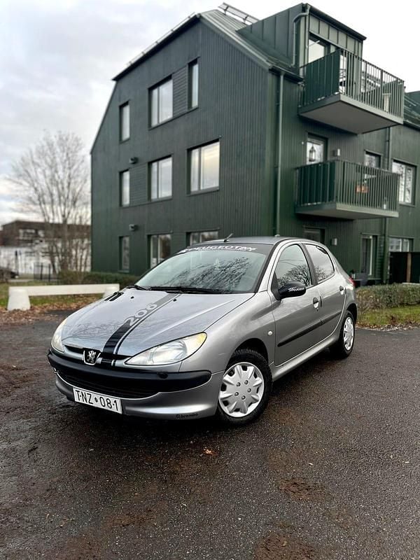 Begagnad 2004 Peugeot 206 Halvkombi | 15 000 kr (Bra pris) - Bild 1/4