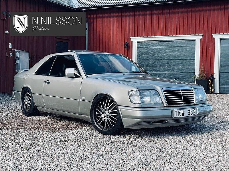 Ljusgrå Begagnad 1992 Mercedes E300 Sportline Sportkupé | 139 000 kr - Bild 1/4