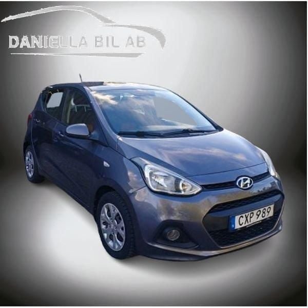 Mörkgrå Begagnad 2014 Hyundai i10 Comfort Halvkombi | 69 999 kr (Marknadspris) - Bild 1/4