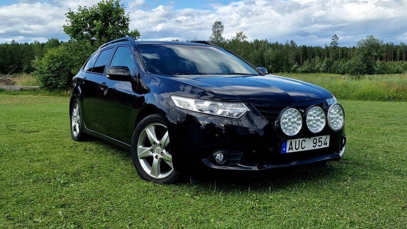 Svart Begagnad 2012 Honda Accord Executive Kombi | 84 900 kr (Marknadspris) - Bild 1/4