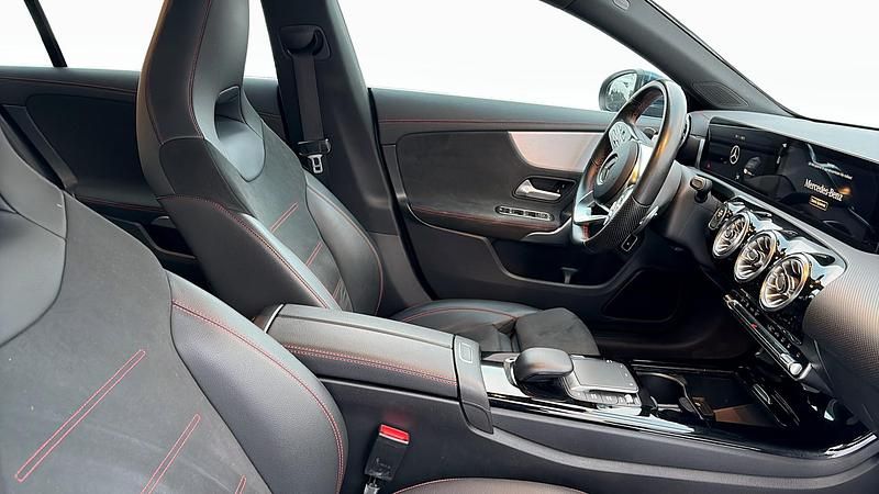 Begagnad Mercedes CLA250e 2022 Blå Sedan