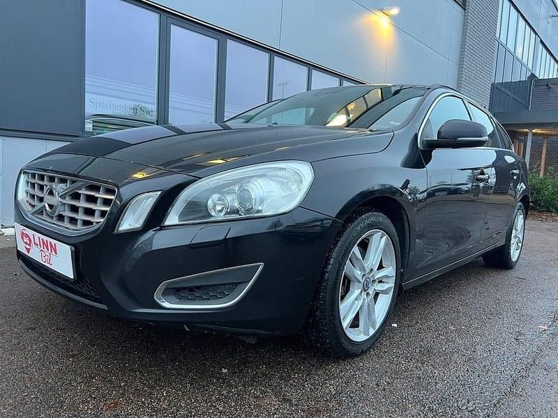 Svart Begagnad 2013 Volvo V60 Momentum Kombi | 68 999 kr (Bra pris) - Bild 1/4
