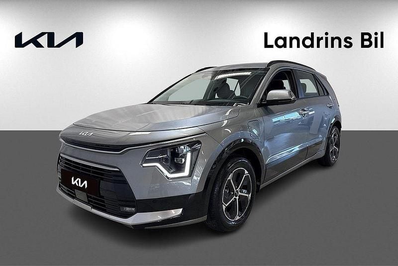 Grå Ny 2024 Kia Niro SUV | 336 614 kr (Bra pris) - Bild 1/4