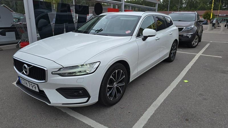 Vit Begagnad 2019 Volvo V60 Momentum Kombi | 225 000 kr (Marknadspris) - Bild 1/4