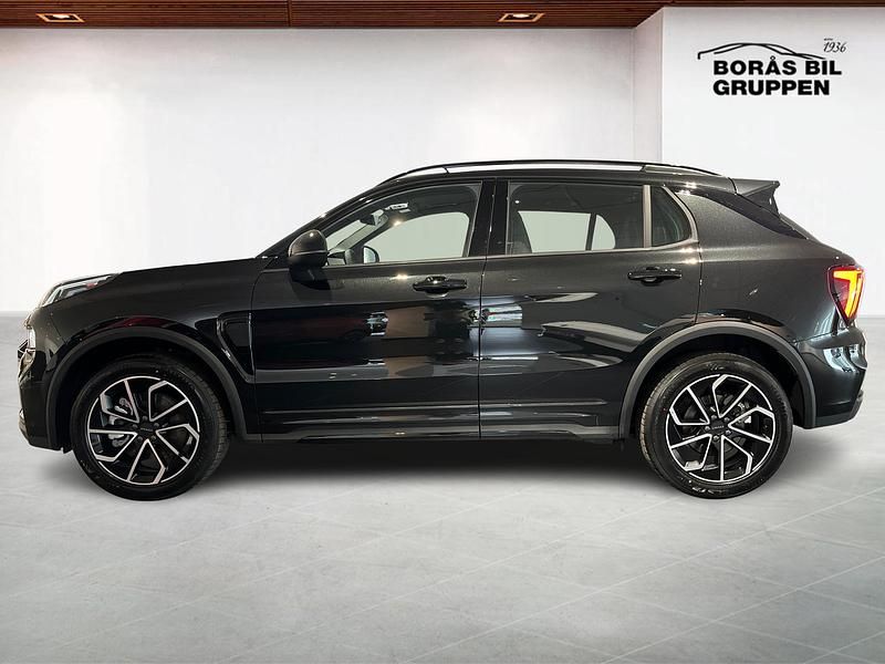 Ny Lynk & Co 01 283 HK (208 kW) 2025 Svart SUV