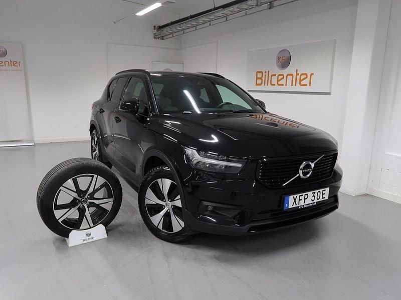 Svart Begagnad 2021 Volvo XC40 R-Design SUV | 389 900 kr (Lite dyr) - Bild 1/3