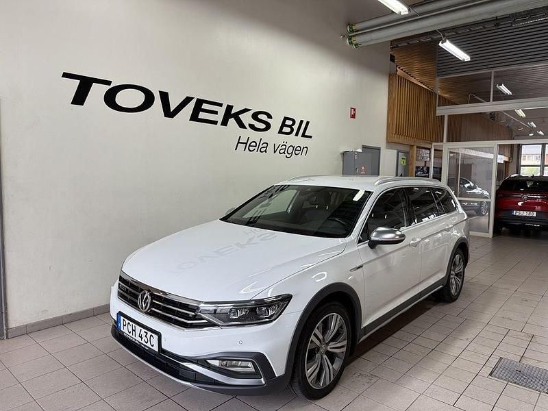 Vit (pure white) Begagnad 2020 VW Passat Kombi | 244 900 kr (Marknadspris) - Bild 1/4