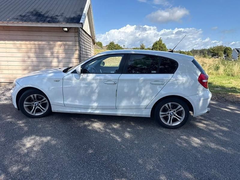 Begagnad BMW 116 122 HK (89 kW) 2011 Halvkombi