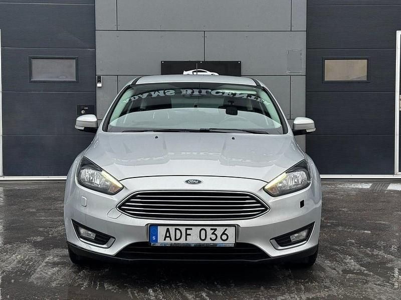 Begagnad Ford Focus Titanium 101 HK (74 kW) 2017 Grå Halvkombi