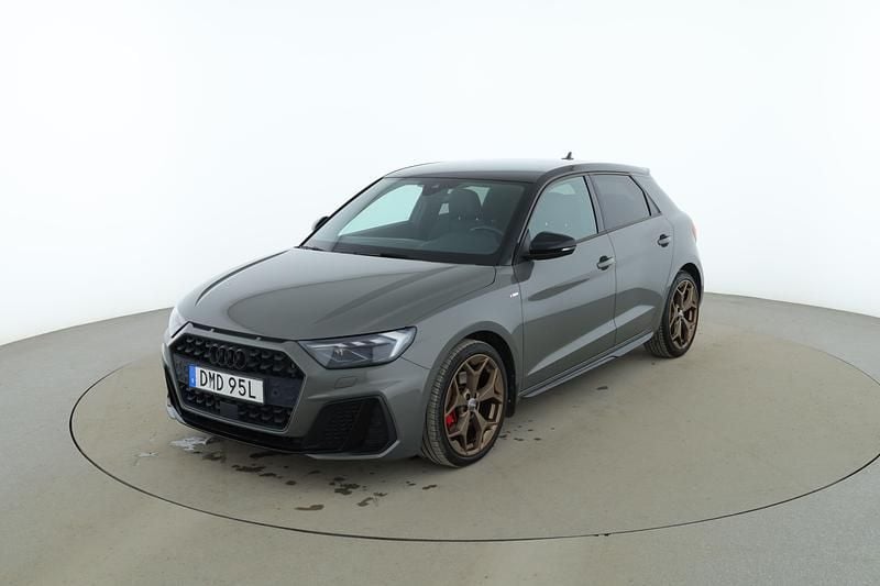 Grå Begagnad 2019 Audi A1 Sportback S-Line Halvkombi | 219 000 kr (Lite dyr) - Bild 1/4
