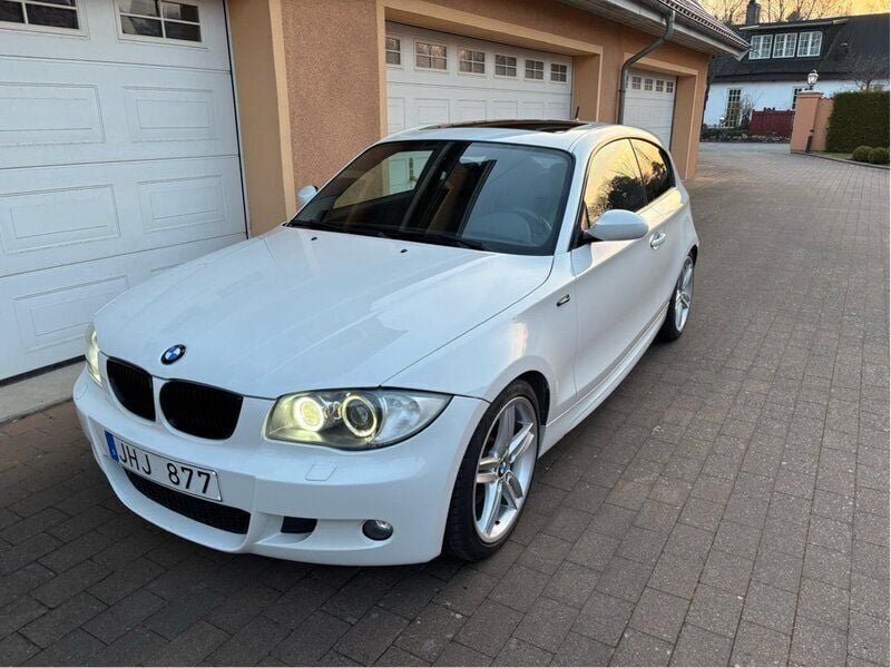 Vit Begagnad 2007 BMW 130 Comfort Edition Halvkombi | 119 000 kr - Bild 1/4
