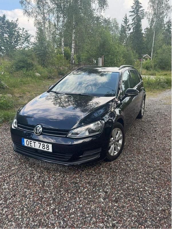 Svart Begagnad 2017 VW Golf VII Kombi | 139 900 kr (Marknadspris) - Bild 1/4