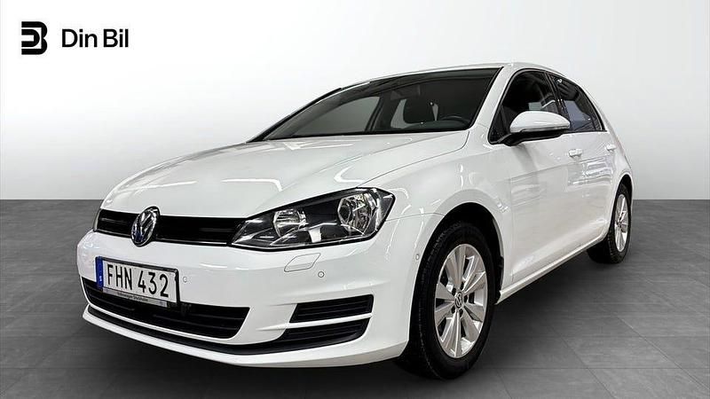 Vit Begagnad 2015 VW Golf VII | 119 900 kr (Marknadspris) - Bild 1/4