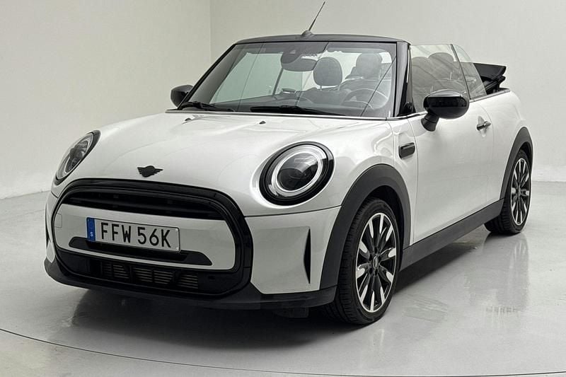 Vit Begagnad 2023 Mini Cooper Essential Halvkombi | 250 000 kr (Marknadspris) - Bild 1/4
