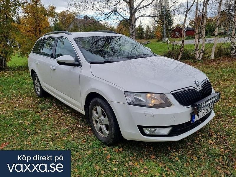 Vit Begagnad 2016 Skoda Octavia Ambition Kombi | 47 120 kr (Superpris) - Bild 1/4