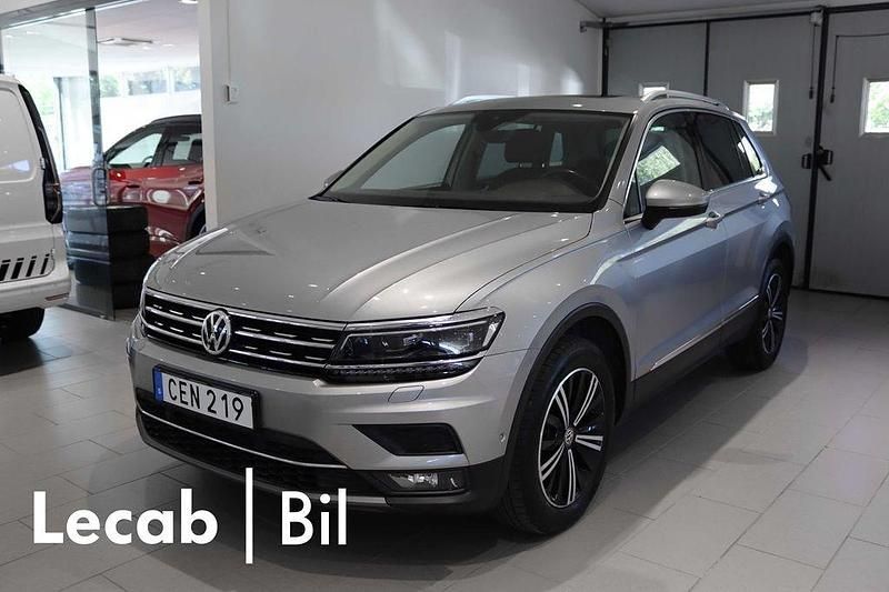 Silver (tungsten silver metallic) Begagnad 2018 VW Tiguan Highline SUV | 224 500 kr (Marknadspris) - Bild 1/4