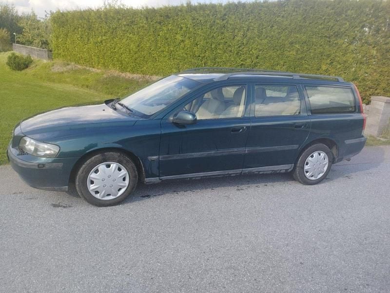 Grön Begagnad 2001 Volvo V70 Kombi | 14 900 kr (Bra pris) - Bild 1/4