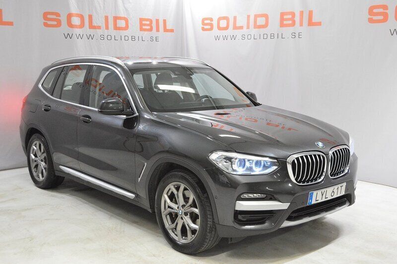 Grå Begagnad 2020 BMW X3 SUV | 309 000 kr (Marknadspris) - Bild 1/4