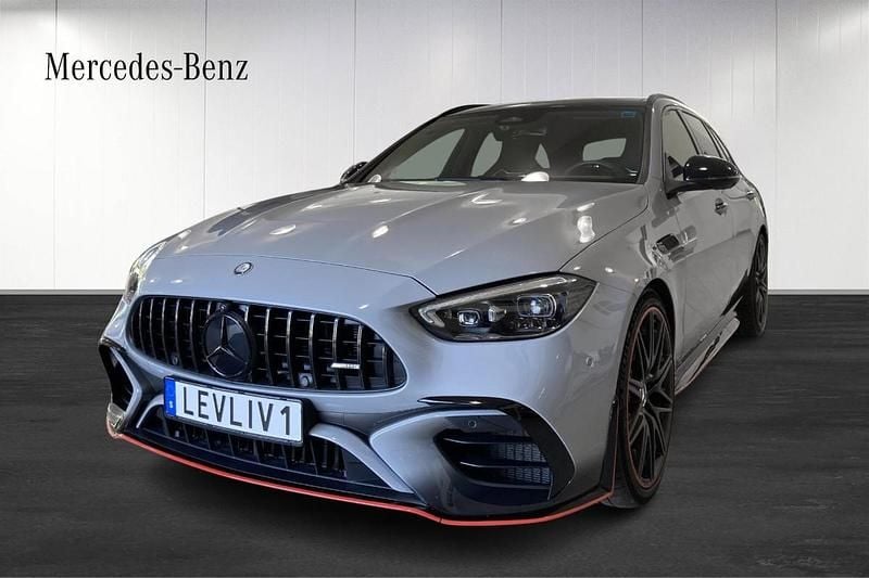 Grå (grey) Begagnad 2024 Mercedes C63 S E Performance AMG Kombi | 1 059 000 kr - Bild 1/4