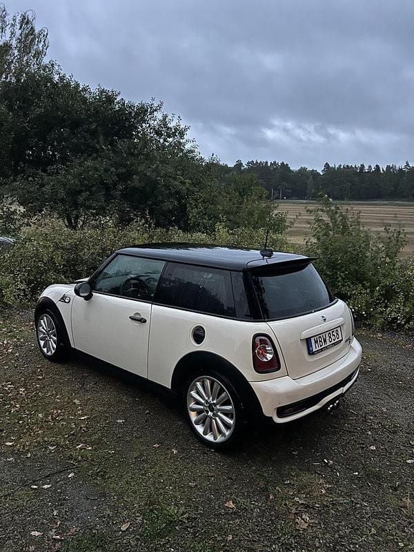 Vit Begagnad 2012 Mini Cooper SD Halvkombi | 68 000 kr - Bild 1/4