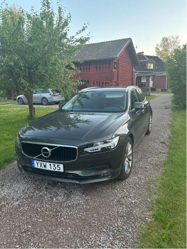 Grå Begagnad 2019 Volvo V90 Momentum Kombi | 220 000 kr (Bra pris) - Bild 1/4