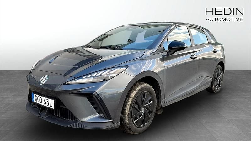 Grå (grey) Begagnad 2023 MG MG4 EV Halvkombi | 234 900 kr (Marknadspris) - Bild 1/4