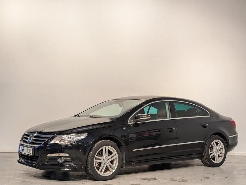 Svart Begagnad 2010 VW Passat R-line Sportkupé | 65 899 kr (Marknadspris) - Bild 1/4