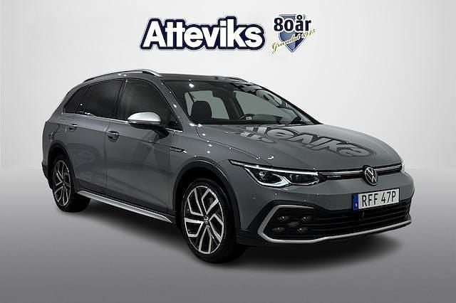 Grå Begagnad 2022 VW Golf Alltrack Kombi | 334 900 kr (Marknadspris) - Bild 1/4