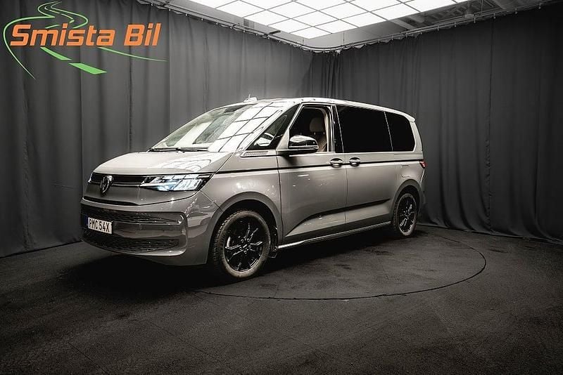Grå Begagnad 2022 VW Multivan Van | 468 700 kr (Superpris) - Bild 1/3