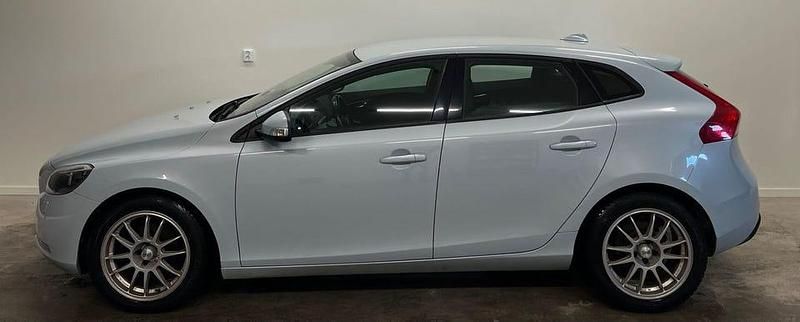 Begagnad Volvo V40 116 HK (85 kW) 2013 Ljusblå (blå) Kombi
