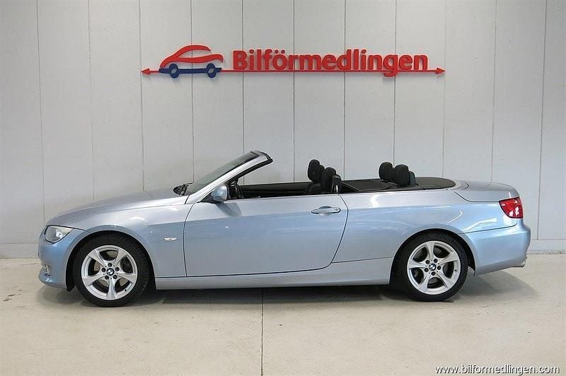 Blå Begagnad 2010 BMW 320 Cabriolet Cab | 149 900 kr - Bild 1/4