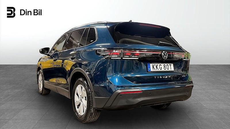 Begagnad VW Tiguan Life 150 HK (110 kW) 2024 Blå SUV
