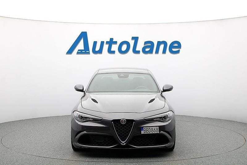 Begagnad Alfa Romeo Giulia Quadrifoglio 510 HK (375 kW) 2018 Grå Sedan