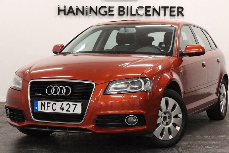 Röd Begagnad 2012 Audi A3 Sportback Attraction Halvkombi | 84 900 kr (Marknadspris) - Bild 1/4