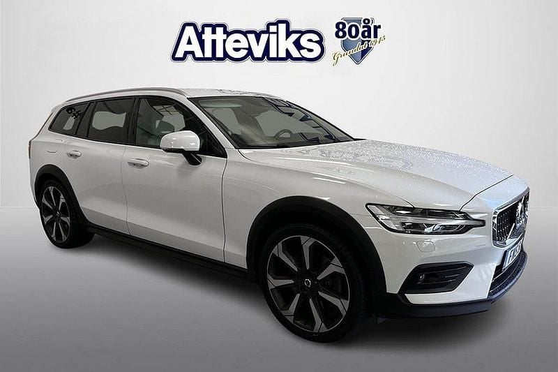 Vit Begagnad 2019 Volvo V60 CC Kombi | 299 000 kr (Marknadspris) - Bild 1/4